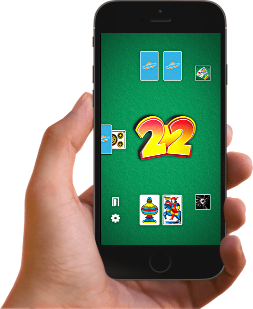 Imagen que muestra una mano sosteniendo un teléfono móvil con el juego de Brisca Más en la pantalla.